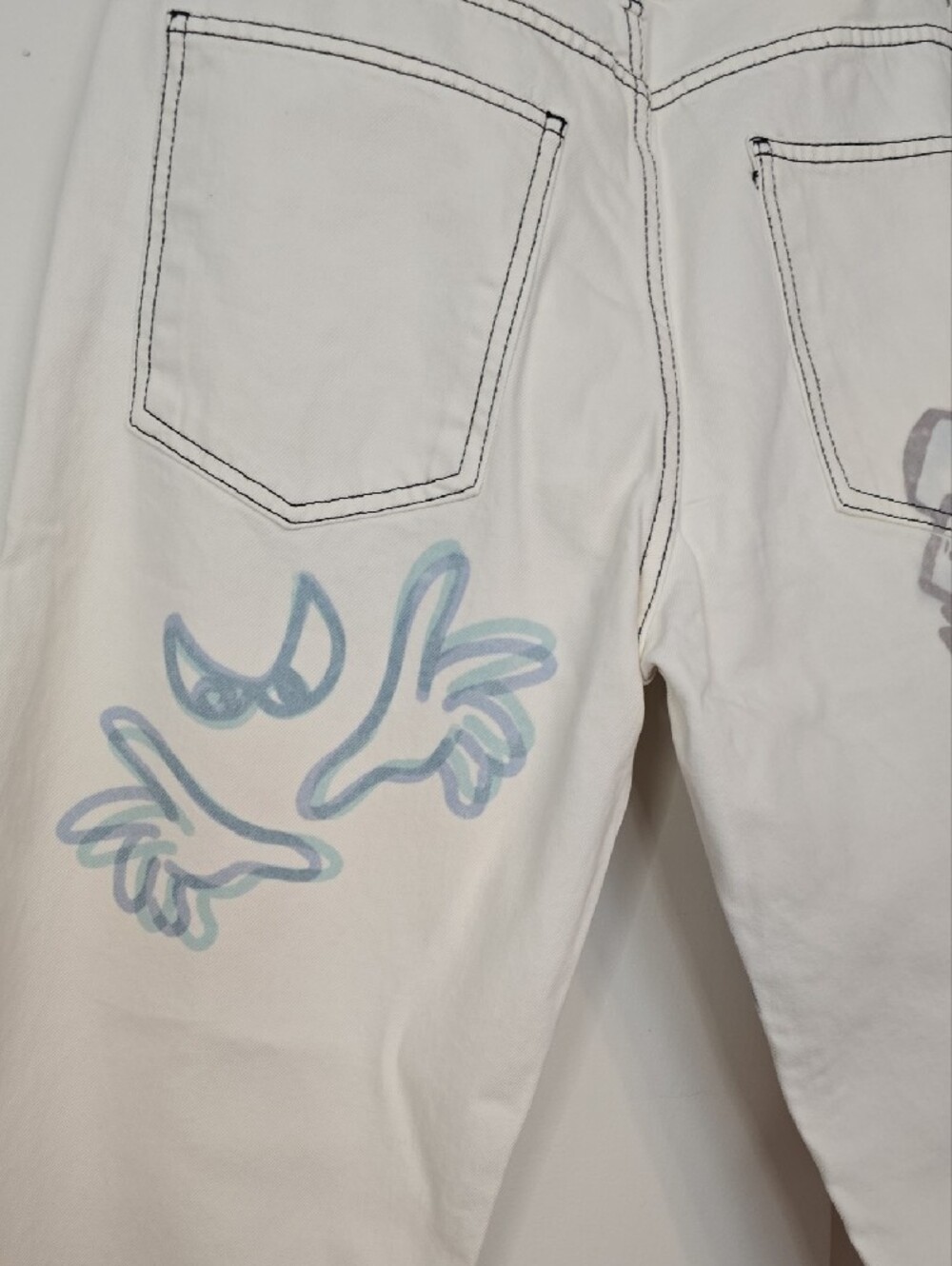 Bershka Cream Wide-Leg Graphic Jeans with Pastel Artwork - Picture 9 of 11